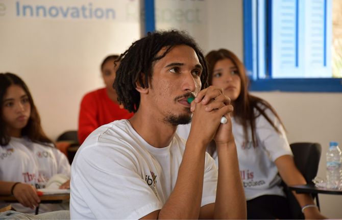 Marouane Abouzid, un jeune de 25 ans de Casablanca, a toujours vécu dans un environnement où les défis sociaux et les stéréotypes de genre sont omniprésents. Mais sa vision a changé le jour où il a rejoint le programme "The Ball is Your Protection", une i Marouane Abouzid, un jeune de 25 ans de Casablanca, a toujours vécu dans un environnement où les défis sociaux et les stéréotypes de genre sont omniprésents. Mais sa vision a changé le jour où il a rejoint le programme "The Ball is Your Protection", une i